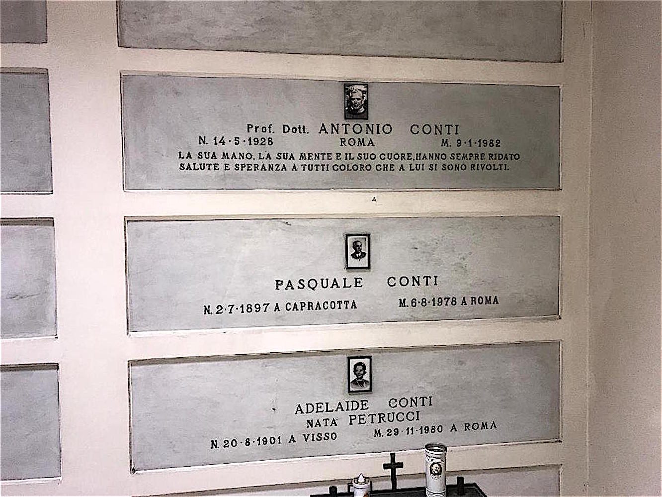 Antonio Conti's tomb 2.jpeg